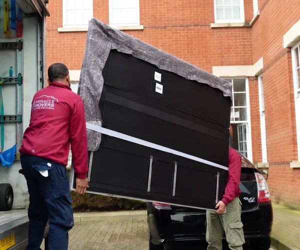 leverage luton
